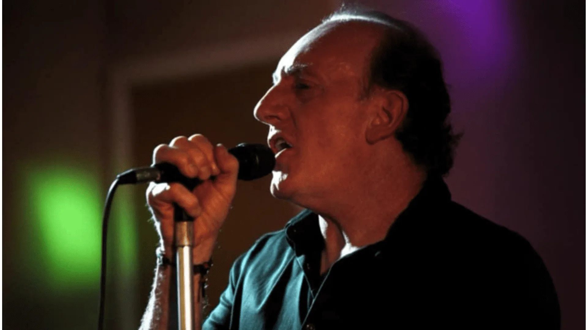 Free live music with Ray Foster at Cliffhanger Restaurant