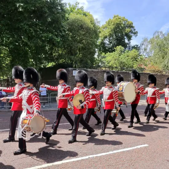 Tour cambio de guardia de Londres en Español at Green Park Station