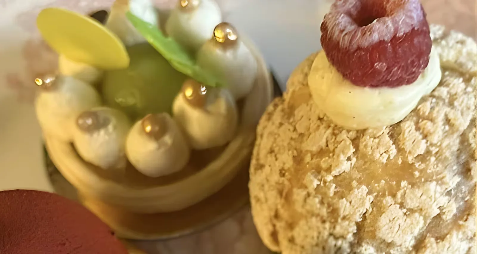 Royal neighbourhoods walk with luxury afternoon tea at Green Park