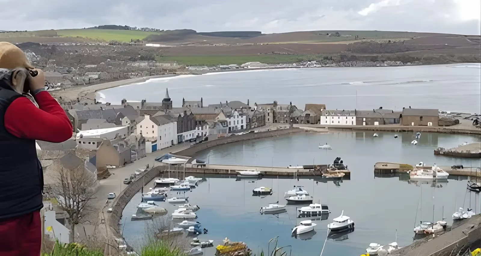 St Andrews & Cliffs and Dunnottar Castle in Spanish. at St Andrew's House