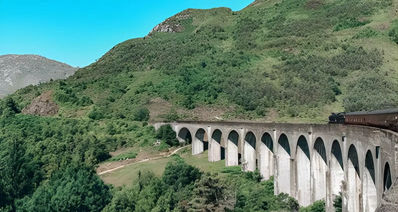 Hogwarts Express and Scottish Highlands Tour from Edinburgh at OBSOLETE 60 High St