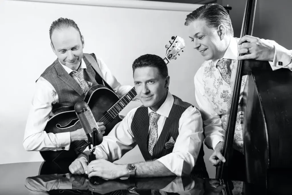 Robin Phillips Sings & Plays: Nat King Cole at Toulouse Lautrec