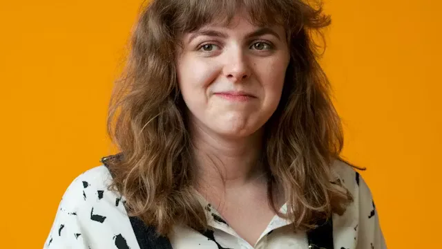 Abbie Edwards - Knee touch at Tom Thumb Theatre