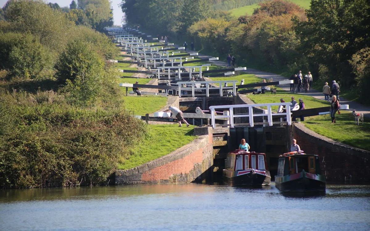 Let's Walk! Caen Hill Locks at The Locks Public Car Park
