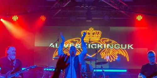 ALIVE & KICKING UK Warrington Irish Club - Simple Minds Tribute at The Irish Club