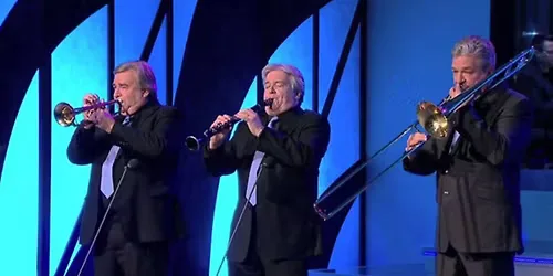 The Cottle Brothers Dixieland All-star Band / Band Mawr Llawn Sêr Dixieland y Brodyr Cottle at Aurora PROSTIR Studio