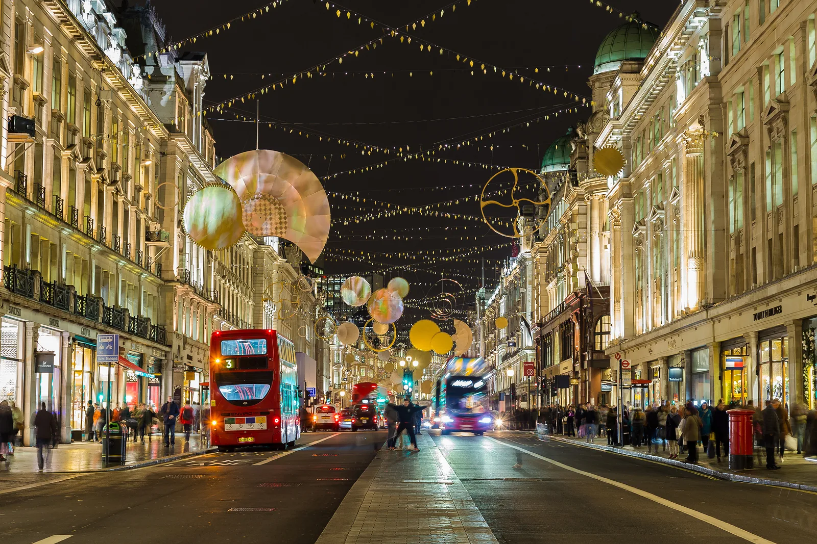 Christmas Lights Vintage Bus Tour of London at Victoria Coach Station
