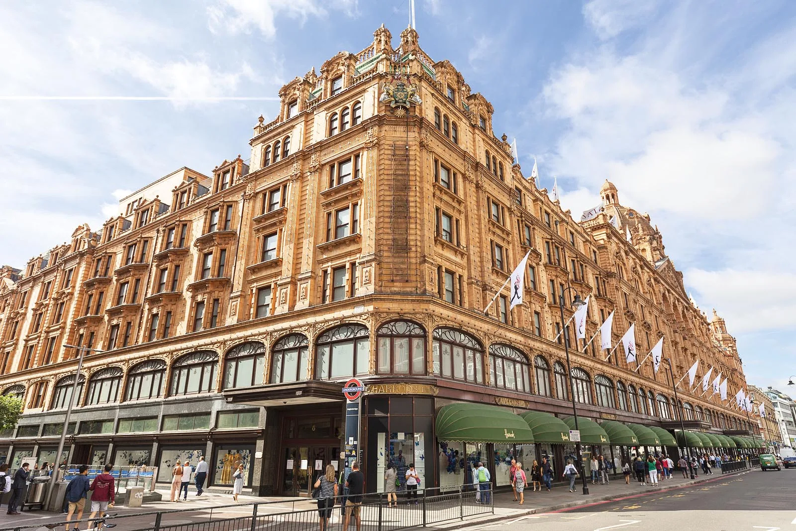Magic of London with Cream Tea at Harrods & Private River Cruise at Victoria Coach Station