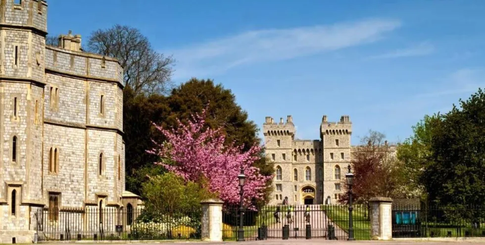 Windsor, Stonehenge, Lacock, Bath and 14th Century Pub Lunch at Victoria Coach Station