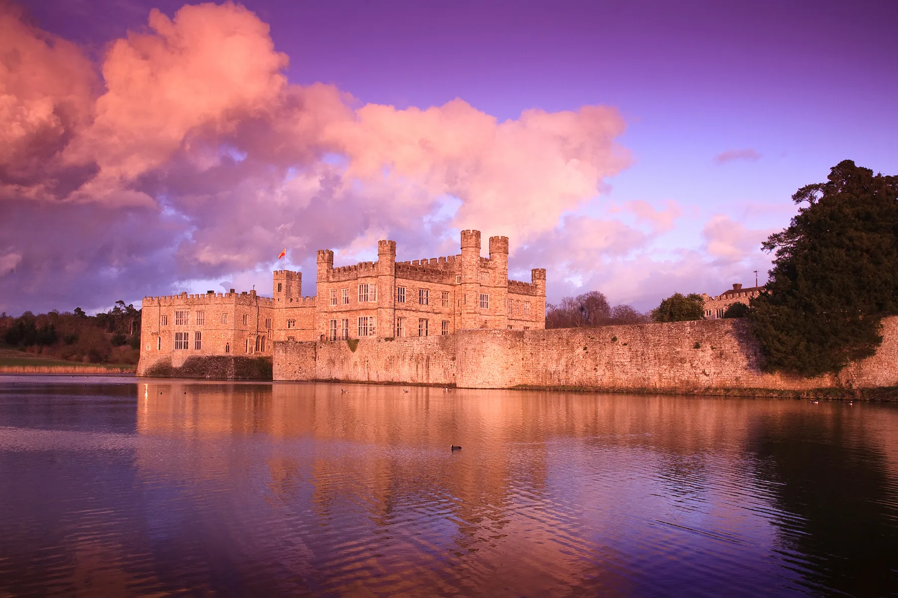 Leeds Castle, Canterbury, Dover & Greenwich Cruise at Victoria Coach Station
