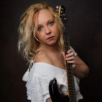 Chantel McGregor at The Flowerpot