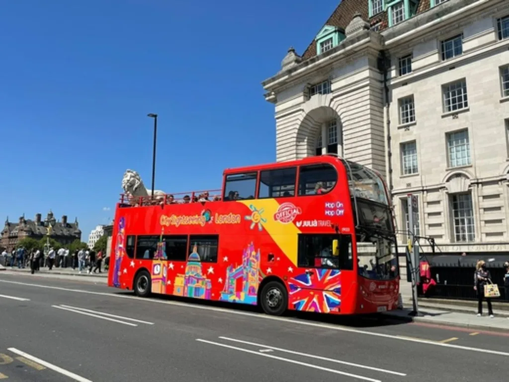 Hop-on Hop-off London + Thames River Cruise 48-hour Bus + River Cruise at Central London