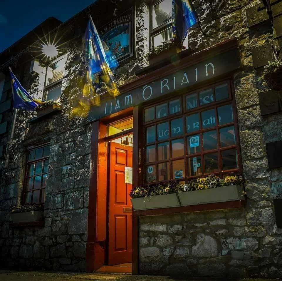 Liam O Riain’s Trad Pub at Lough Derg