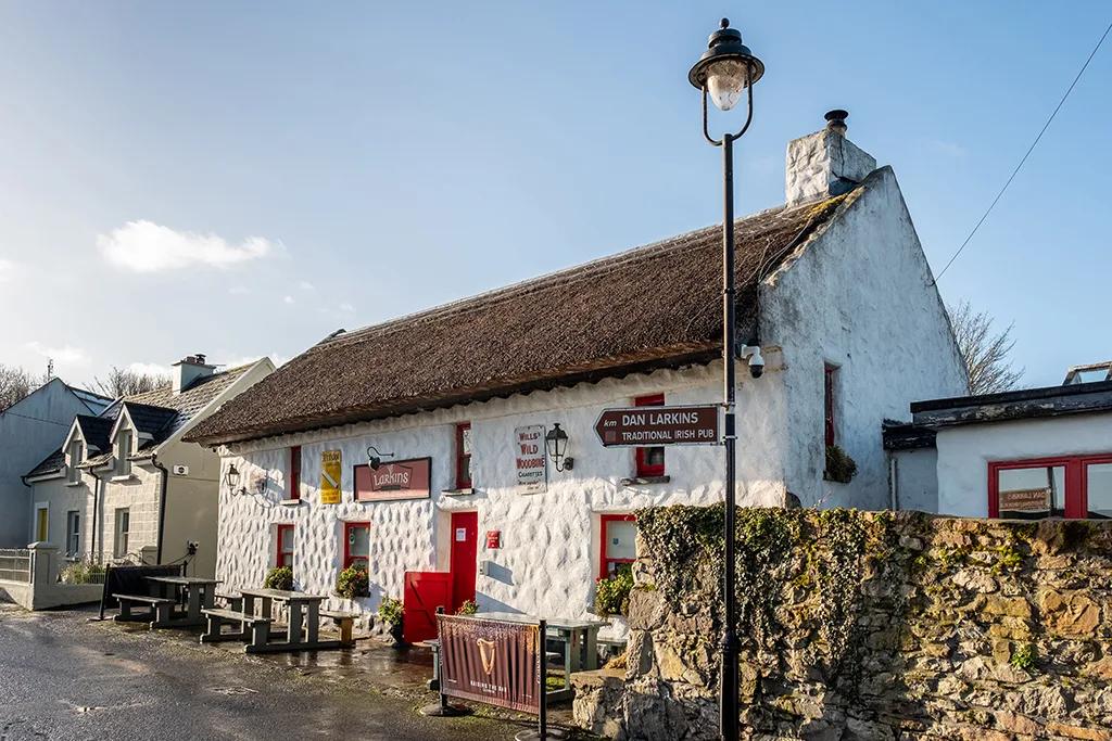 Traditional Music Larkins – Sundays at Lough Derg