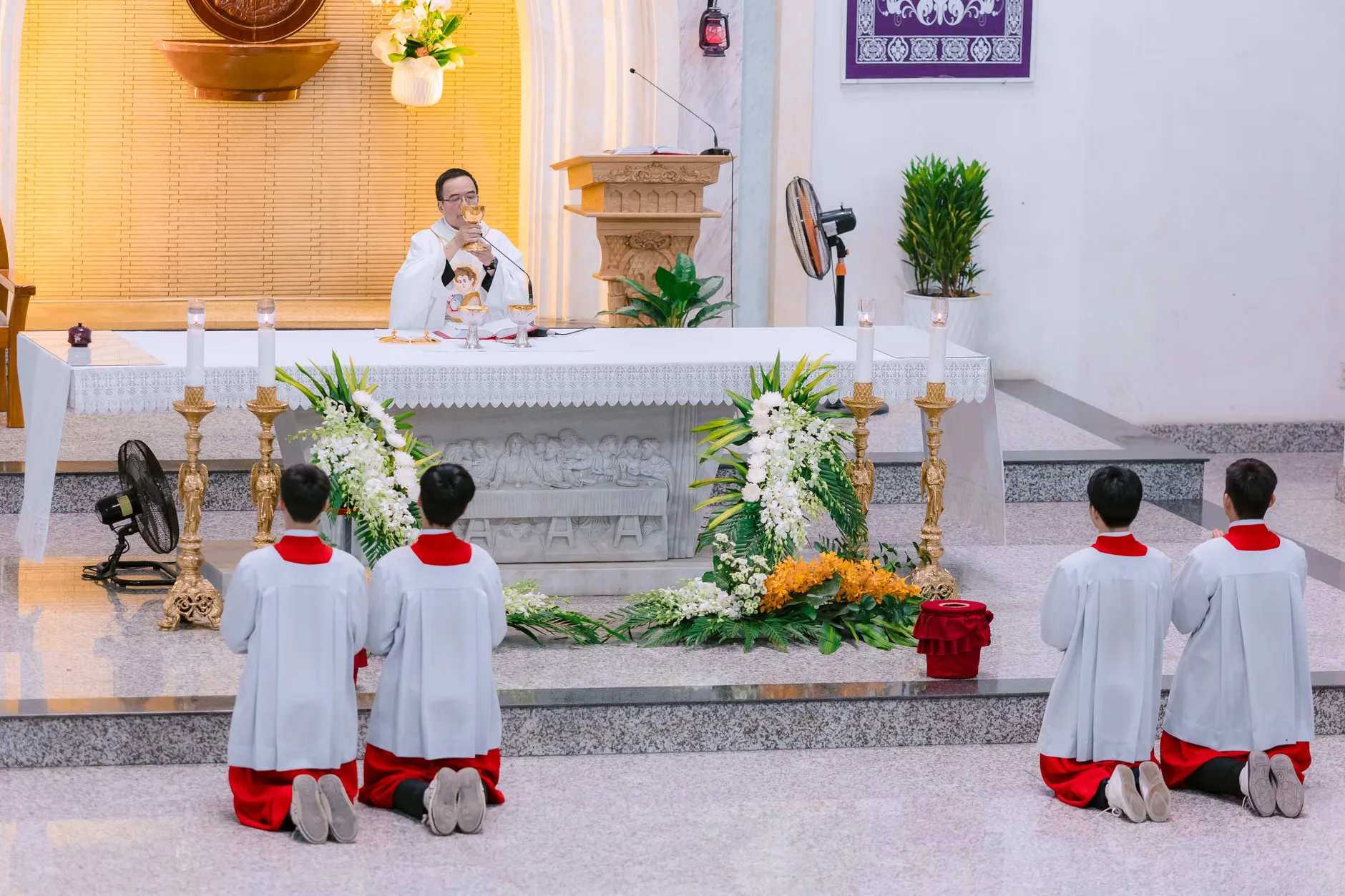 Holy Communion in Traditional Language