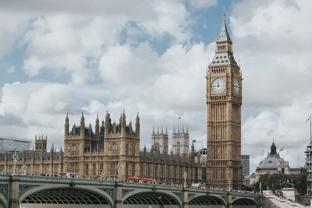 London: The Fun Tour with Live Theatre and Comedy at London City Tours