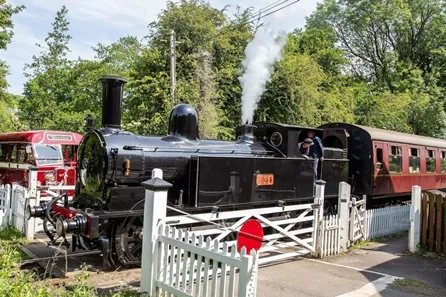 Vintage Bus and Ecclesbourne Valley Steam Train Trip with Ploughman’s Lunch for Four at Sutton-In-Ashfield
