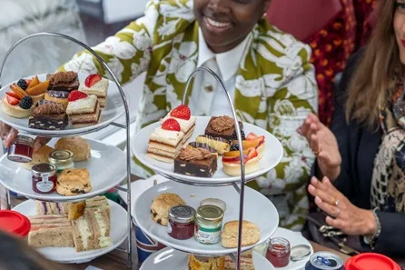 PG Tips Afternoon Tea Sightseeing Bus Tour for Two Adults and Two Children at London
