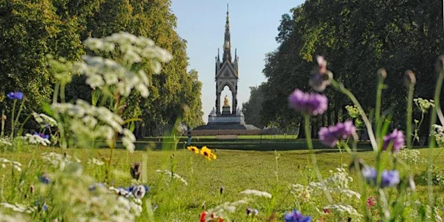 Hyde Park London Fun Puzzle Treasure Hunt! :) at Wellington Arch