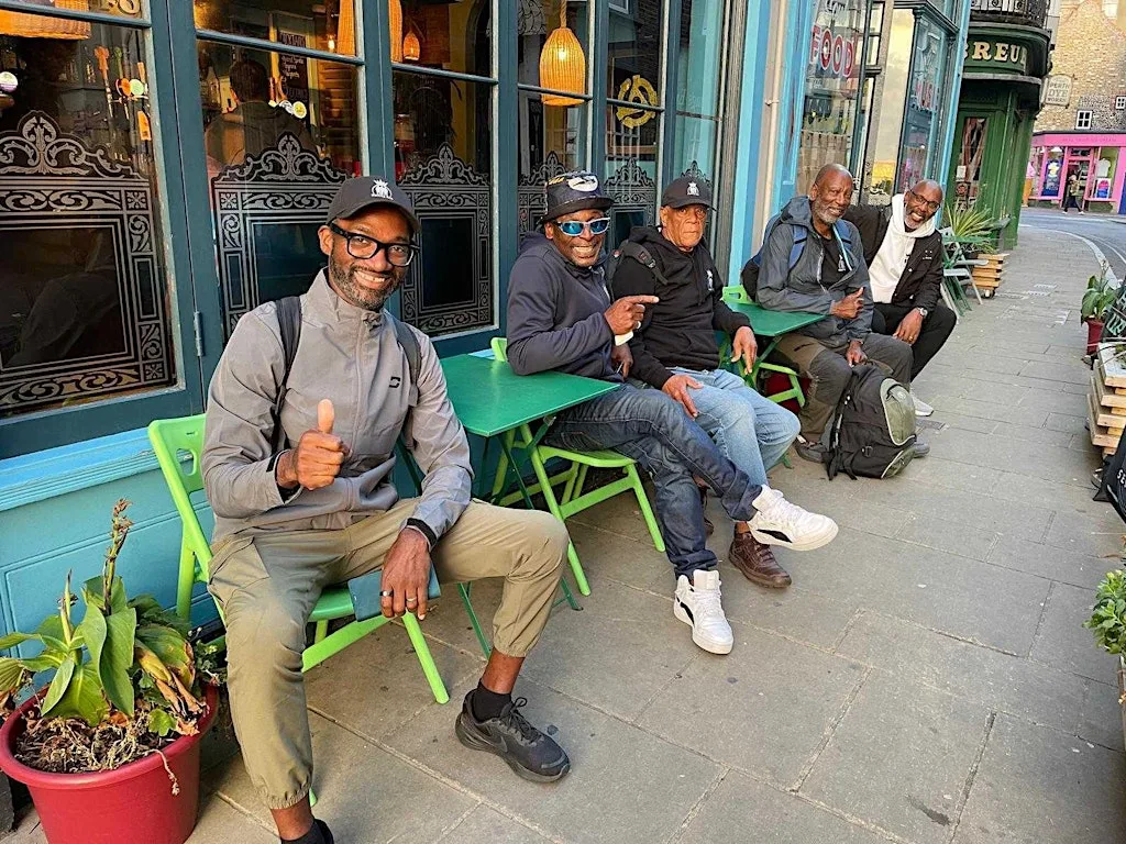 WalKing Men - London