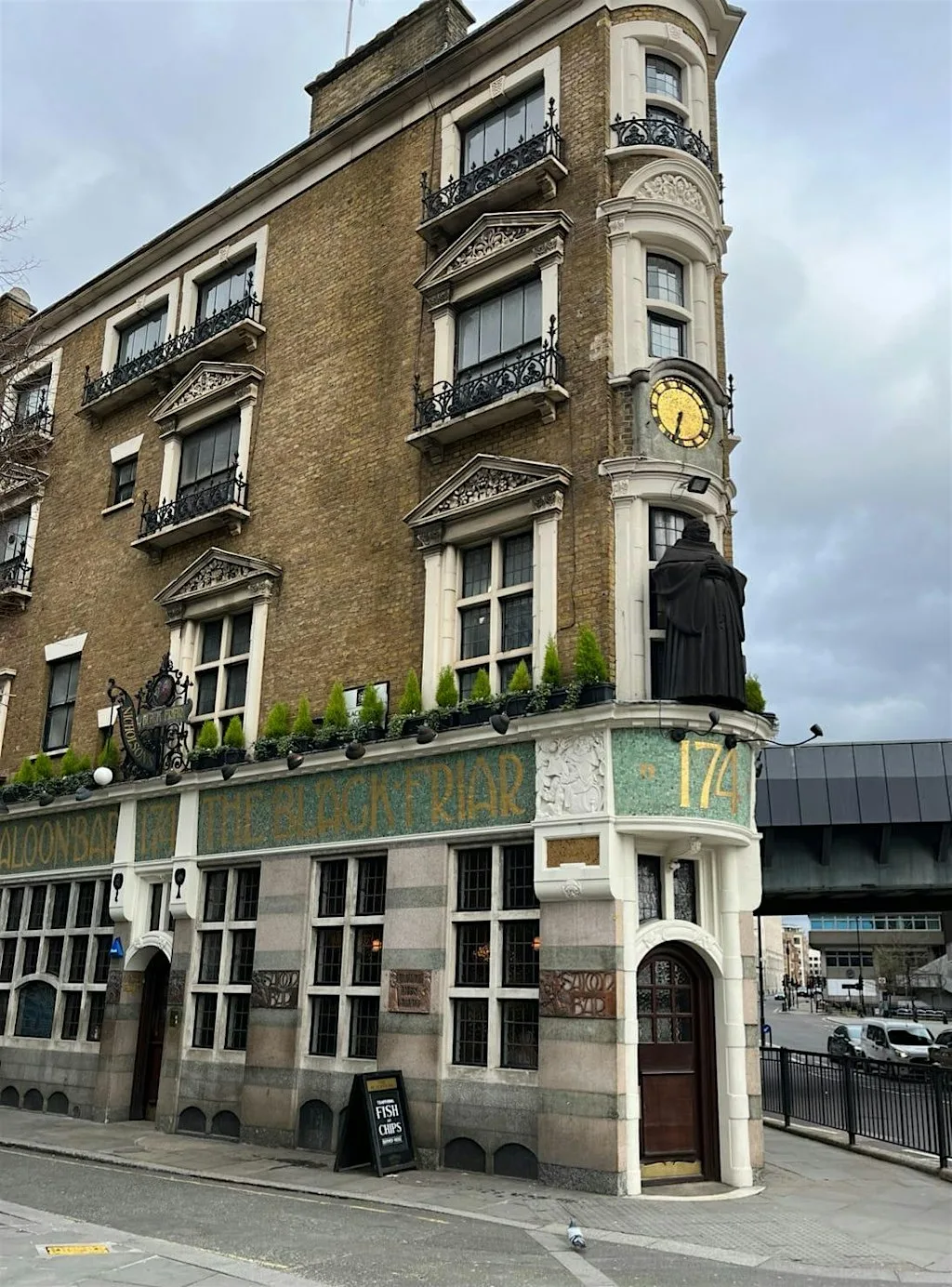 City of London - Pubs Tour - City Mouse Tours at Farringdon Elizabeth Line
