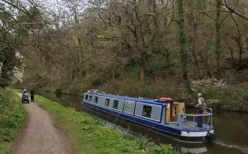 Riders and Striders Towpath trail - Kennet and Avon Canal at Brassknocker Basin Car Park