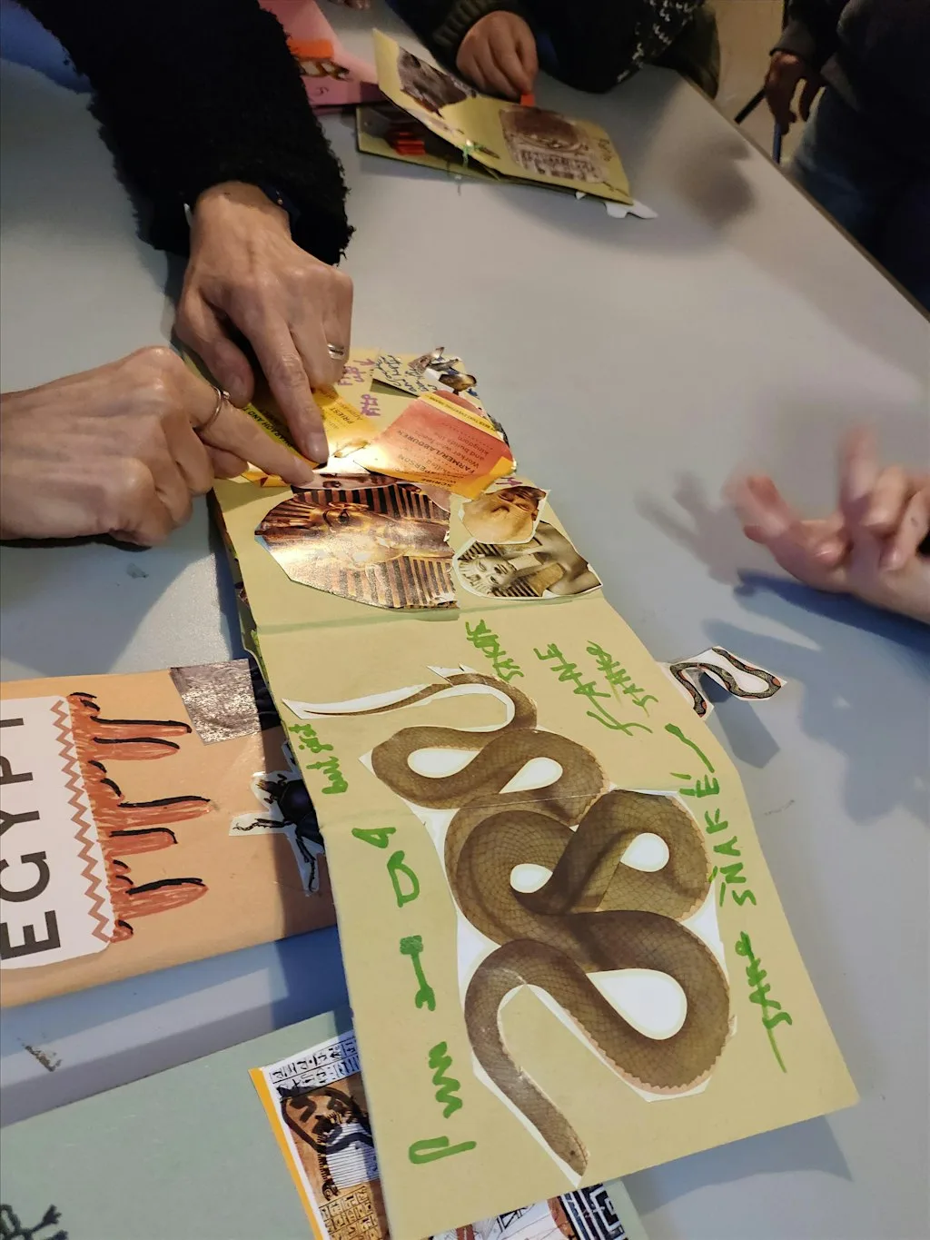 Zine Making Holiday Workshop (ages 8-12)