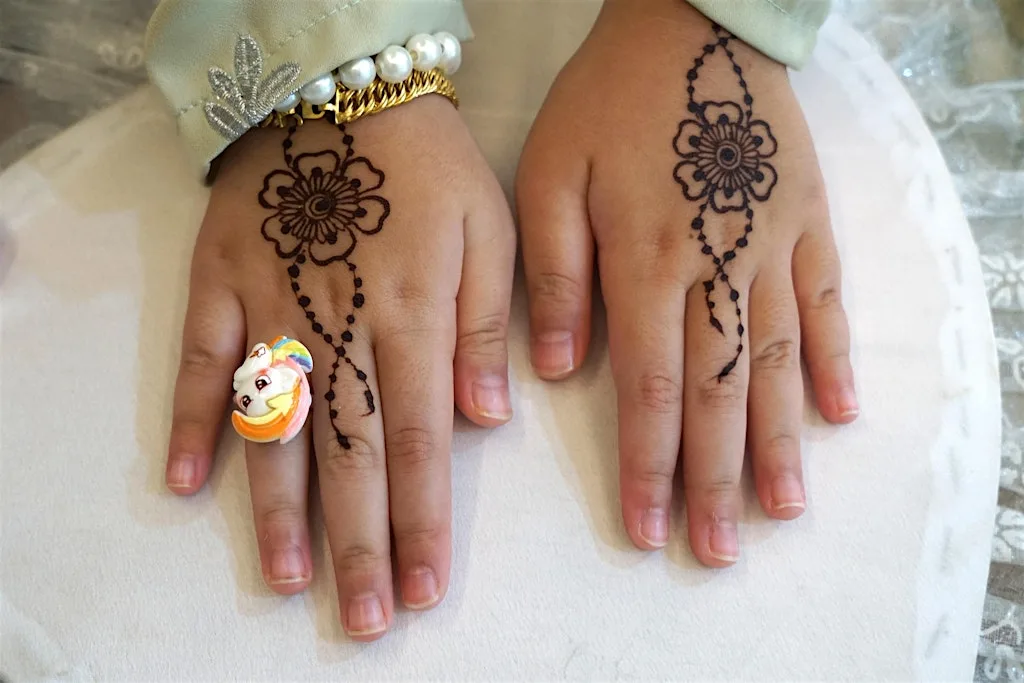 Play Discover Share: Henna, You are the Story (4 -10 years)
