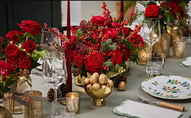 Christmas Table Decs with Flair with Flowers at Kings Court Hotel Alcester - Stratford Upon Avon