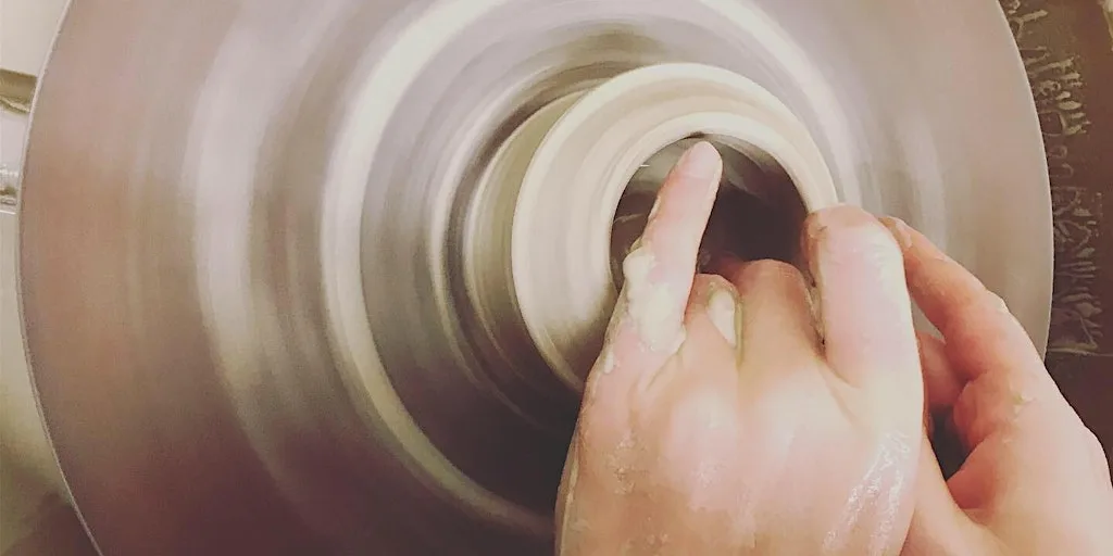 Beginners taster throwing class at Muddy Fingers Pottery
