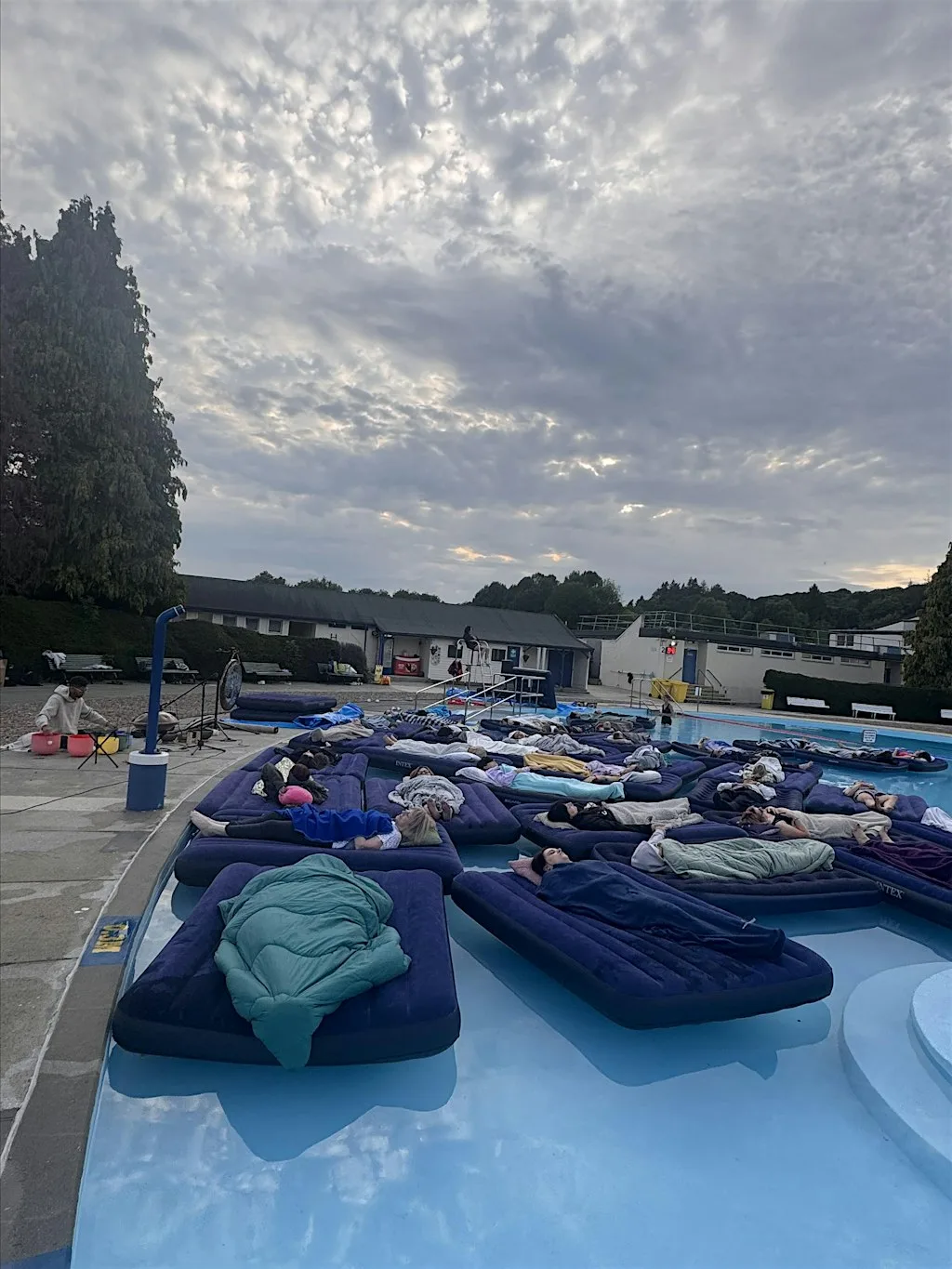 Albert Avenue Lido, Hull - Outdoor Floating Sound Bath at Albert Avenue Pools and Fitness