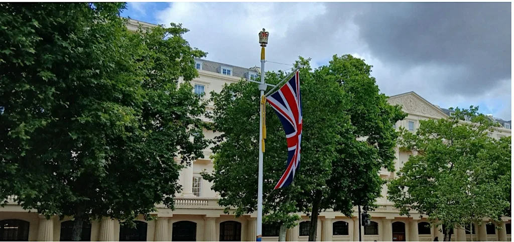 A Stroll Through St. James's: Painters, Pelicans, and Piccadilly at Duke of York Column