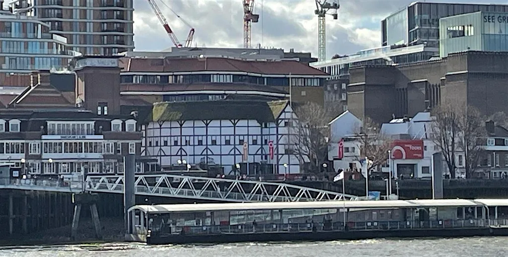 Southbank Highlights: A Walking Tour at London Bridge Station