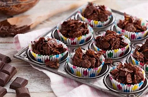 Cornflake Cakes at The Hutti, Changing Suits