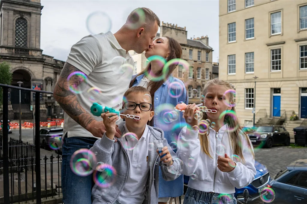 Edinburgh Family Photoshoot experience – capture your precious moments at Единбург