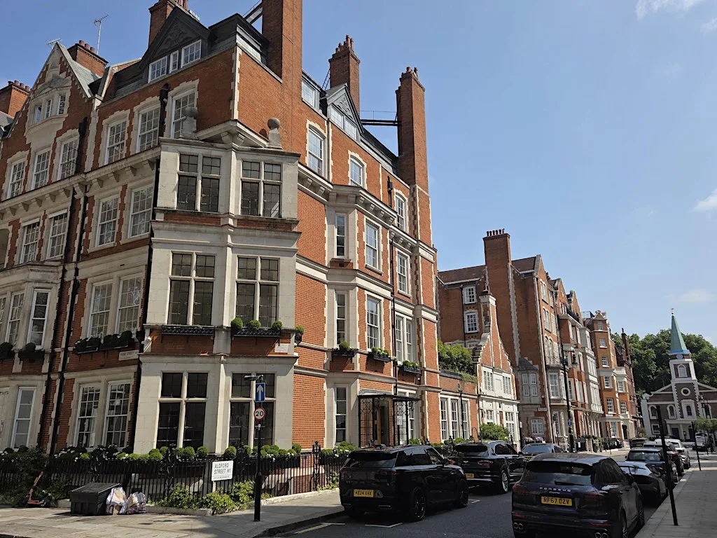 Beyond the postcards - Mayfair