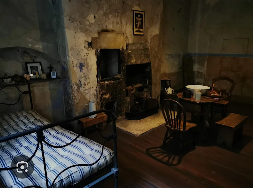 Dublin Weird Girl Society meetup: ghostly tenements & The Hungry Tree