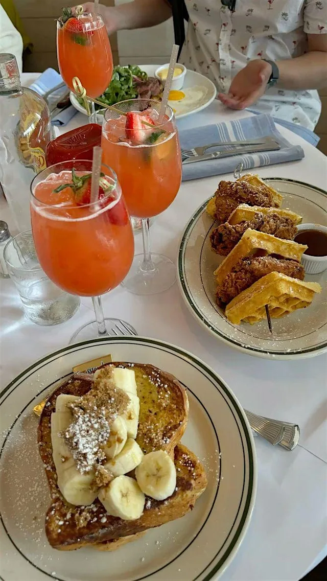 Girls' Bottomless Brunch!