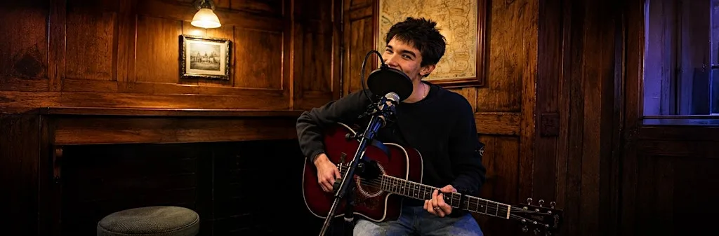 Sunday's Acoustic Guitar live set by the river Thames