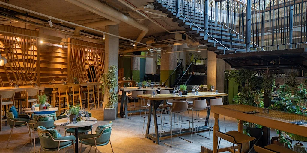 London Singles Party– The Folly (Ages: 30–50) | Welcome Drink at The Folly