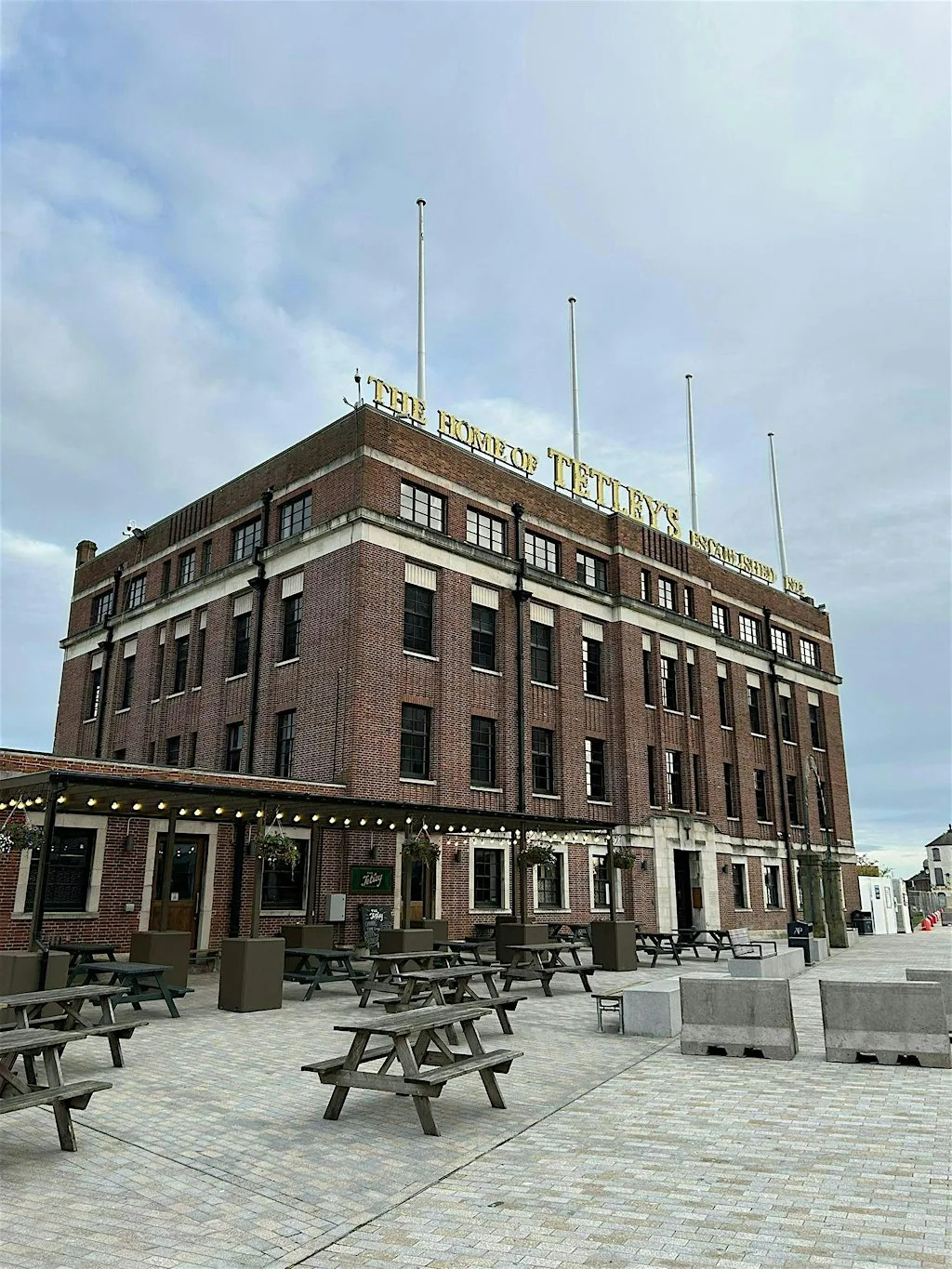 St John's Church to the Tetley - a pub and history walk of Briggate at St John The Evangelist's Church : New Briggate
