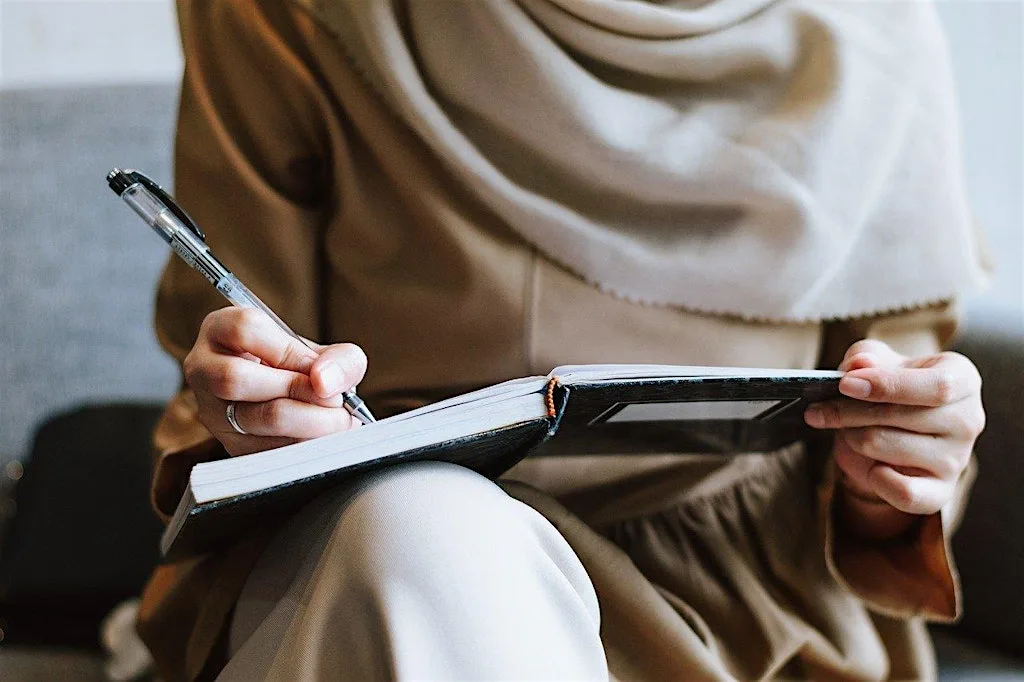 Therapeutic Creative Writing Group: "The Art of the Fall" at Orchard Square