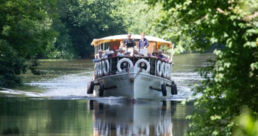 Music River Cruise with Dolly Parton Tribute