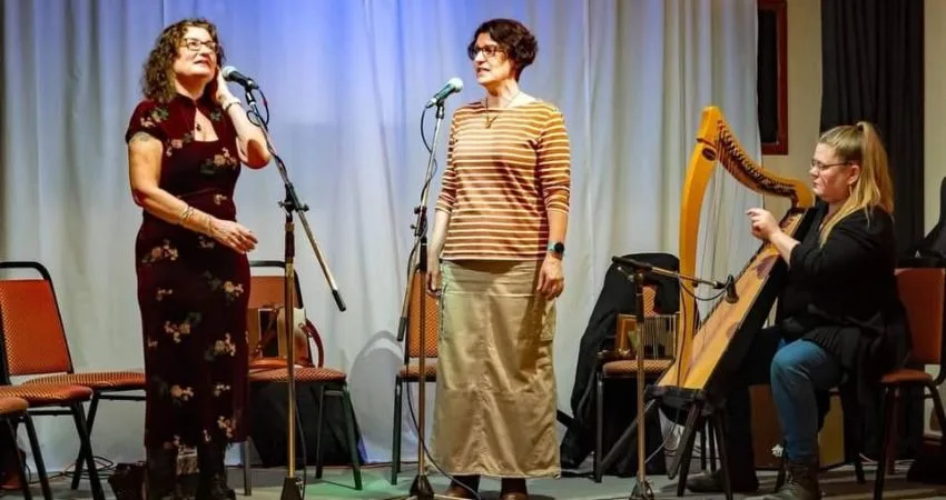 Ruth and Sadie Price with Lisa Oliver at Walthamstow Folk Club