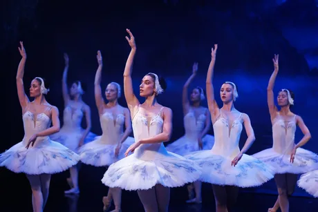 Crown Ballet - Swan Lake at Alhambra Theatre - Dunfermline