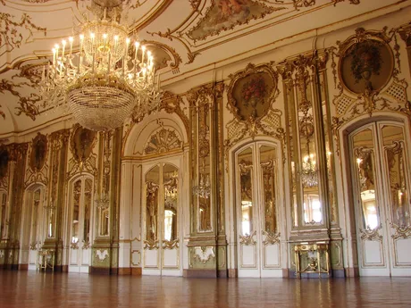 Ballroom at Palais: Maxwell Owin & Sosi