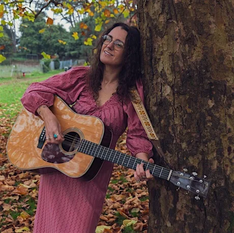 LIVE MUSIC - Isabelle Nutton