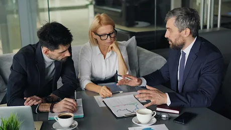 The Science of Starting Sales Conversations (Without Being Pushy)
