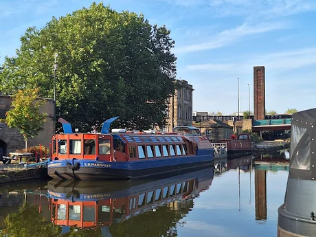 Pie and Pea' cruise on the Sheffield and Tinsley Canal - 2hr 30min
