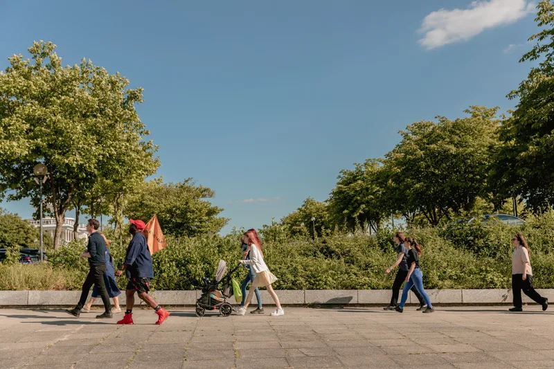 Harold Offeh: FEARLESS WALKERS WELCOME STRANGERS